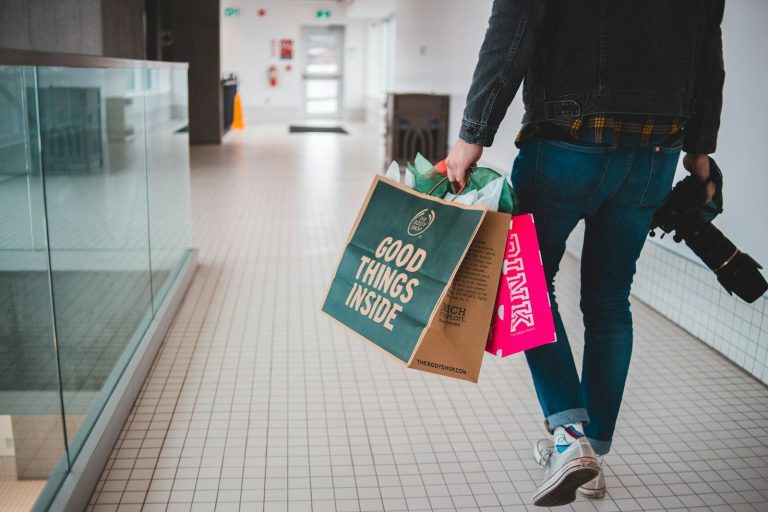 Consommer mieux sans exploser son budget : la méthode qui coupe les pertes invisibles